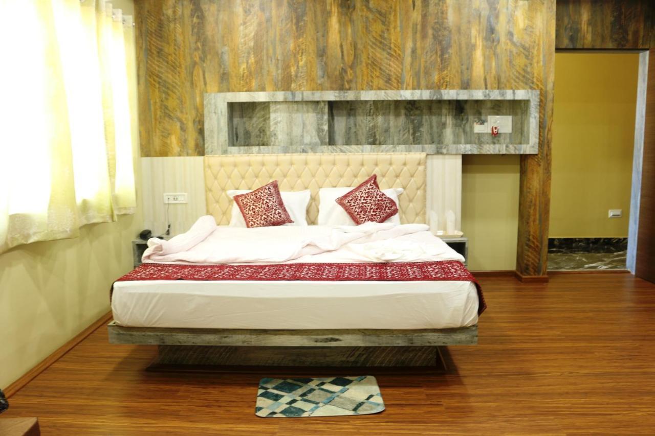 Hotel Himalaya Agartala Buitenkant foto