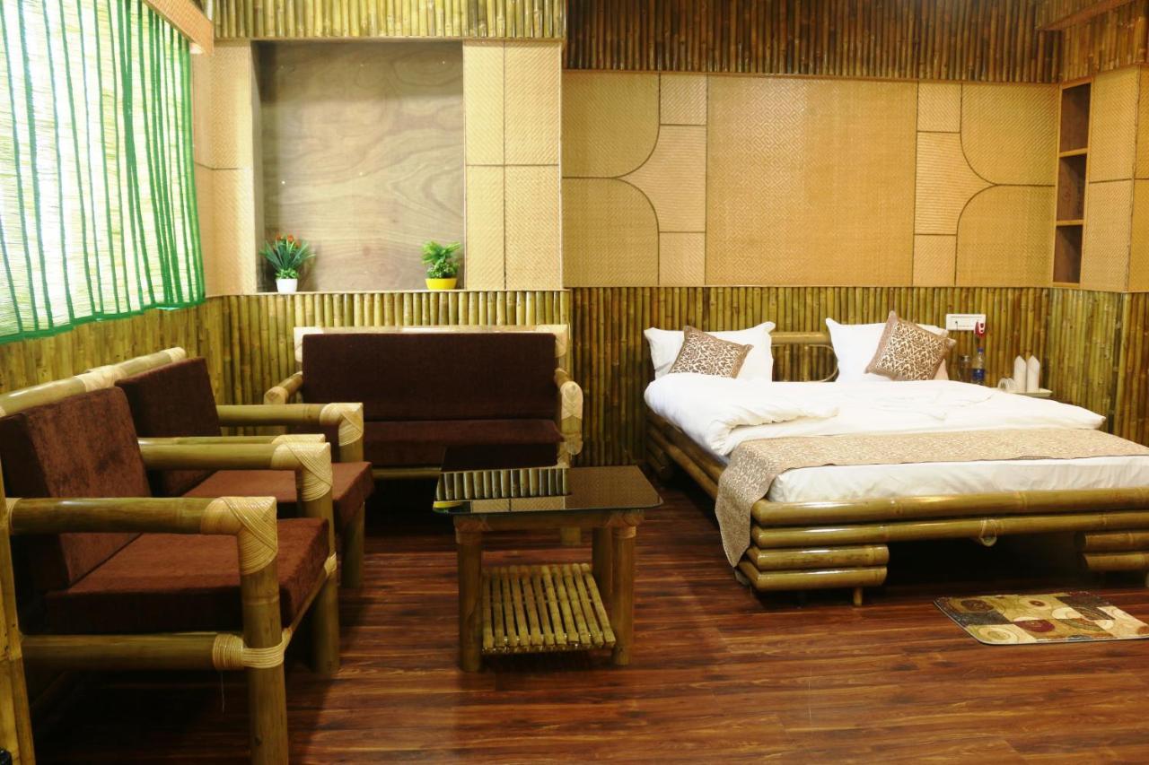 Hotel Himalaya Agartala Buitenkant foto