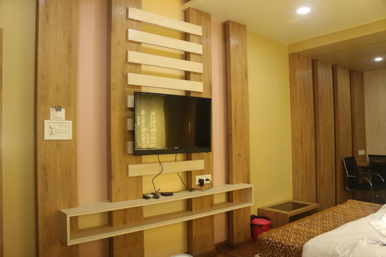 Hotel Himalaya Agartala Buitenkant foto