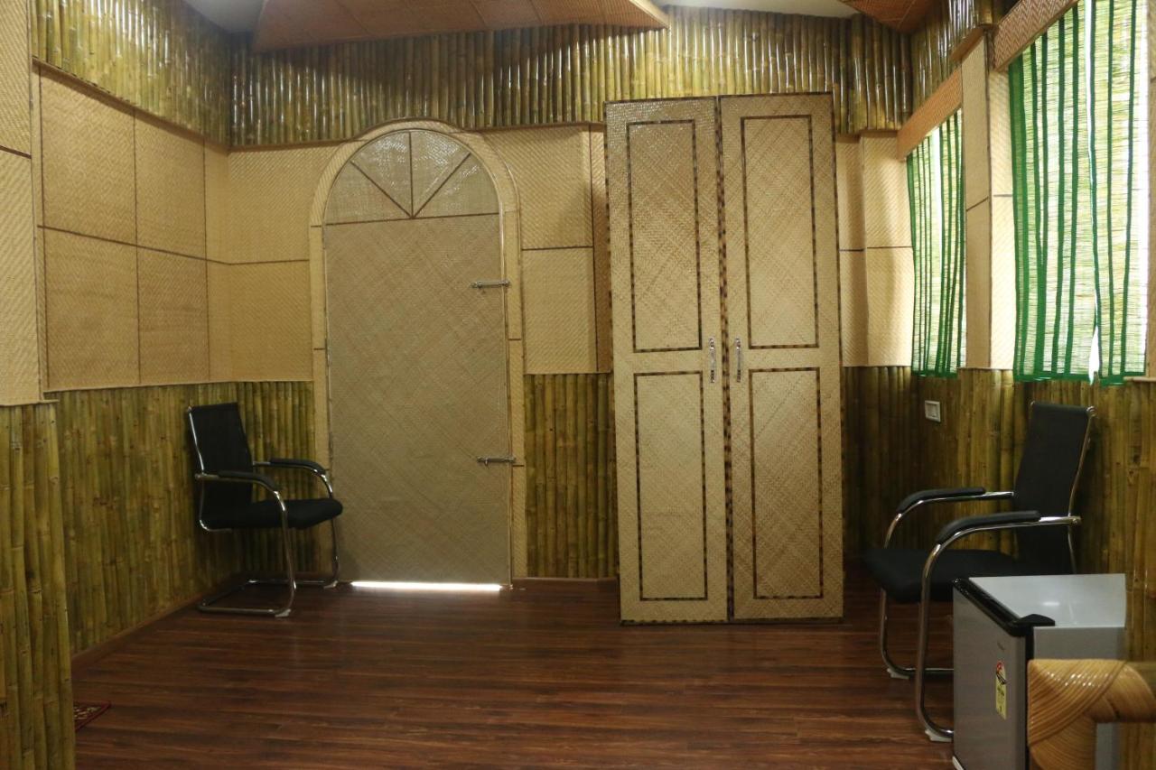 Hotel Himalaya Agartala Buitenkant foto