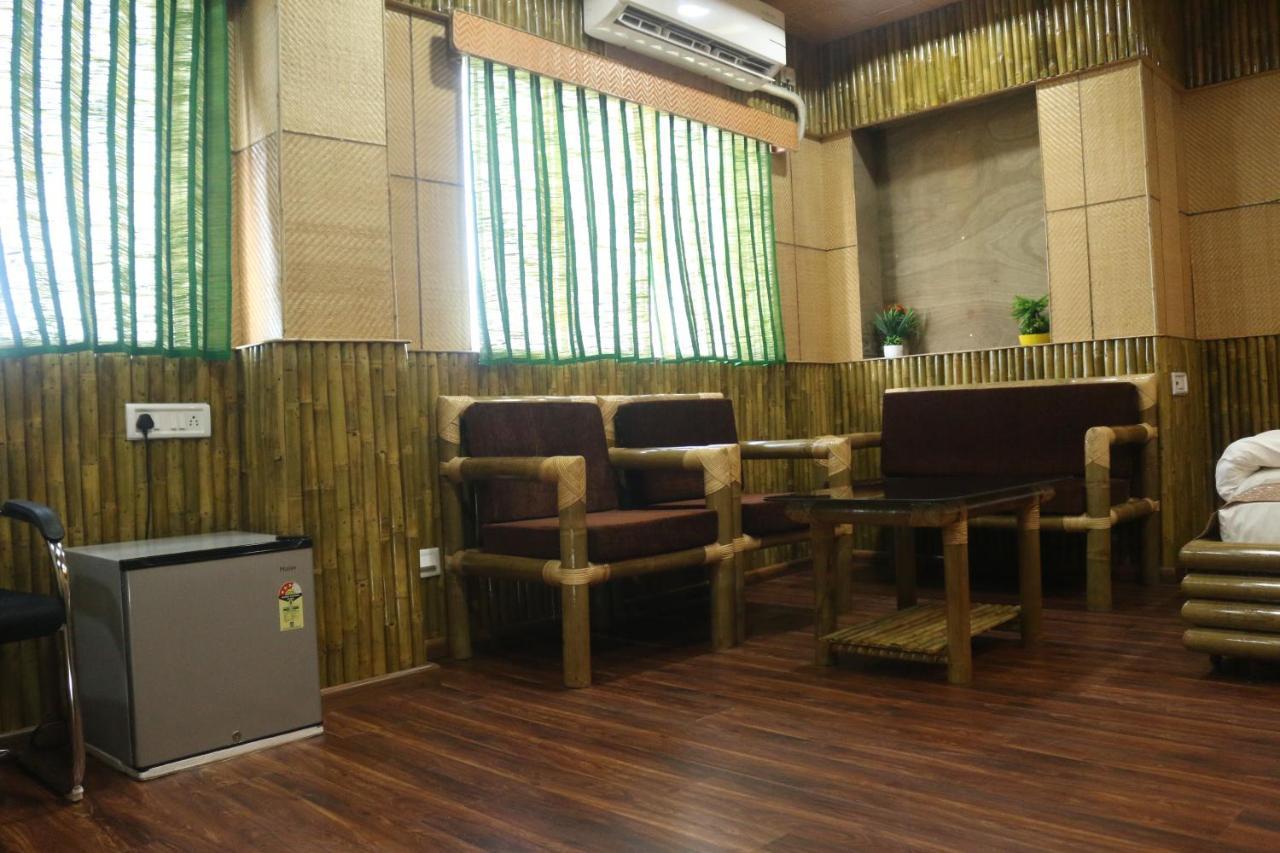 Hotel Himalaya Agartala Buitenkant foto