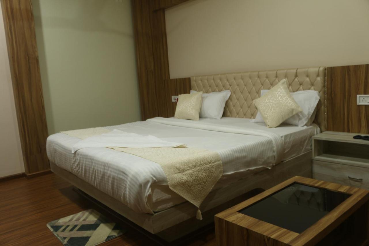 Hotel Himalaya Agartala Buitenkant foto