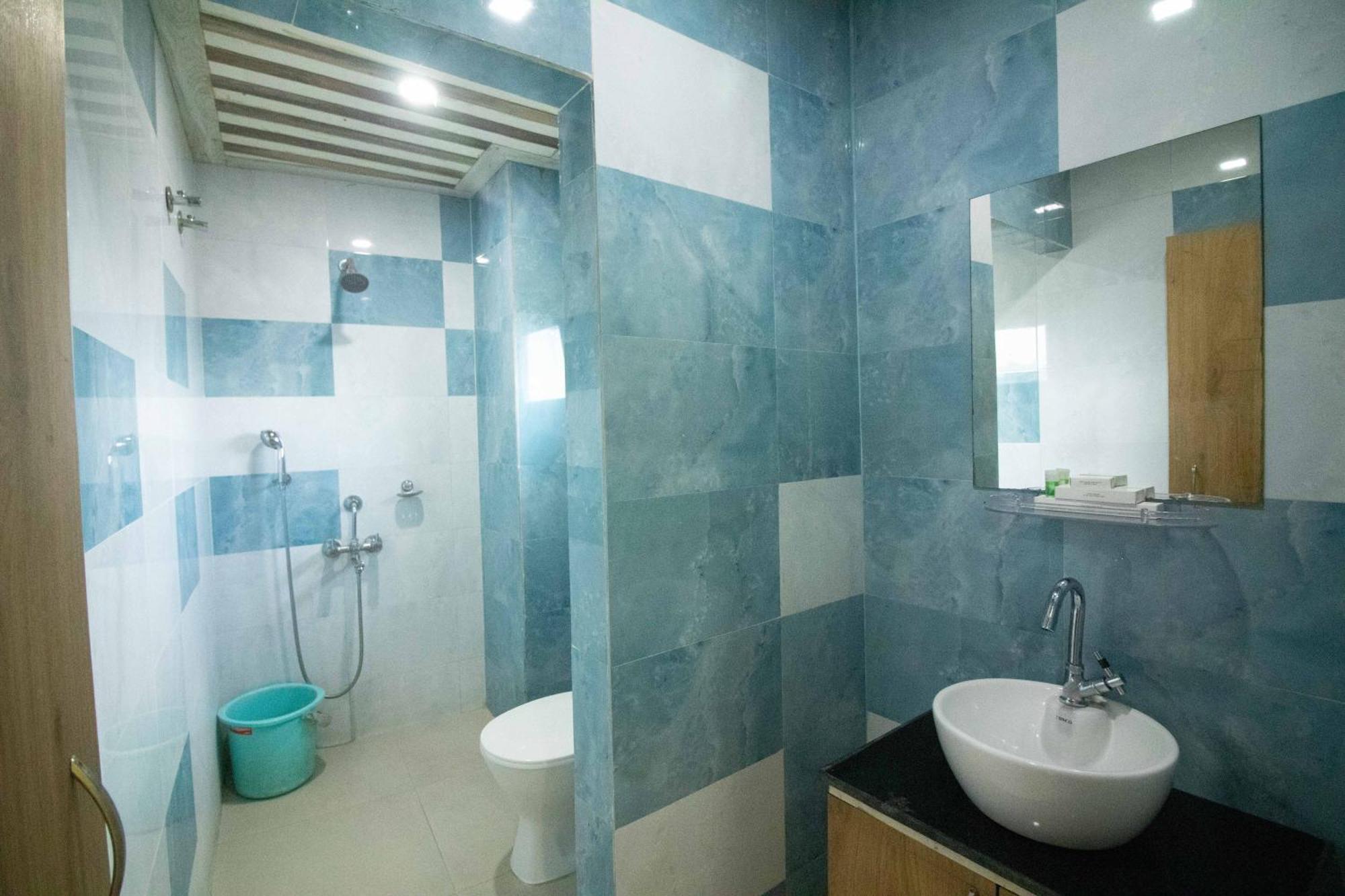 Hotel Himalaya Agartala Buitenkant foto