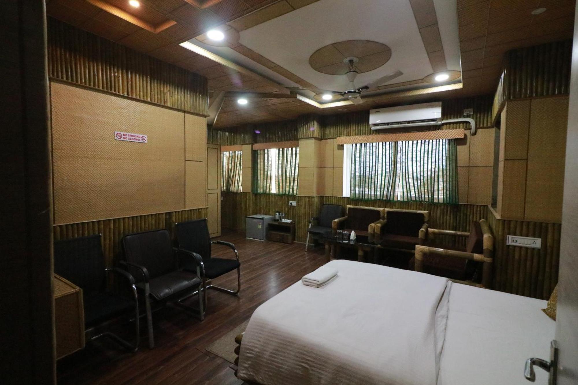 Hotel Himalaya Agartala Buitenkant foto