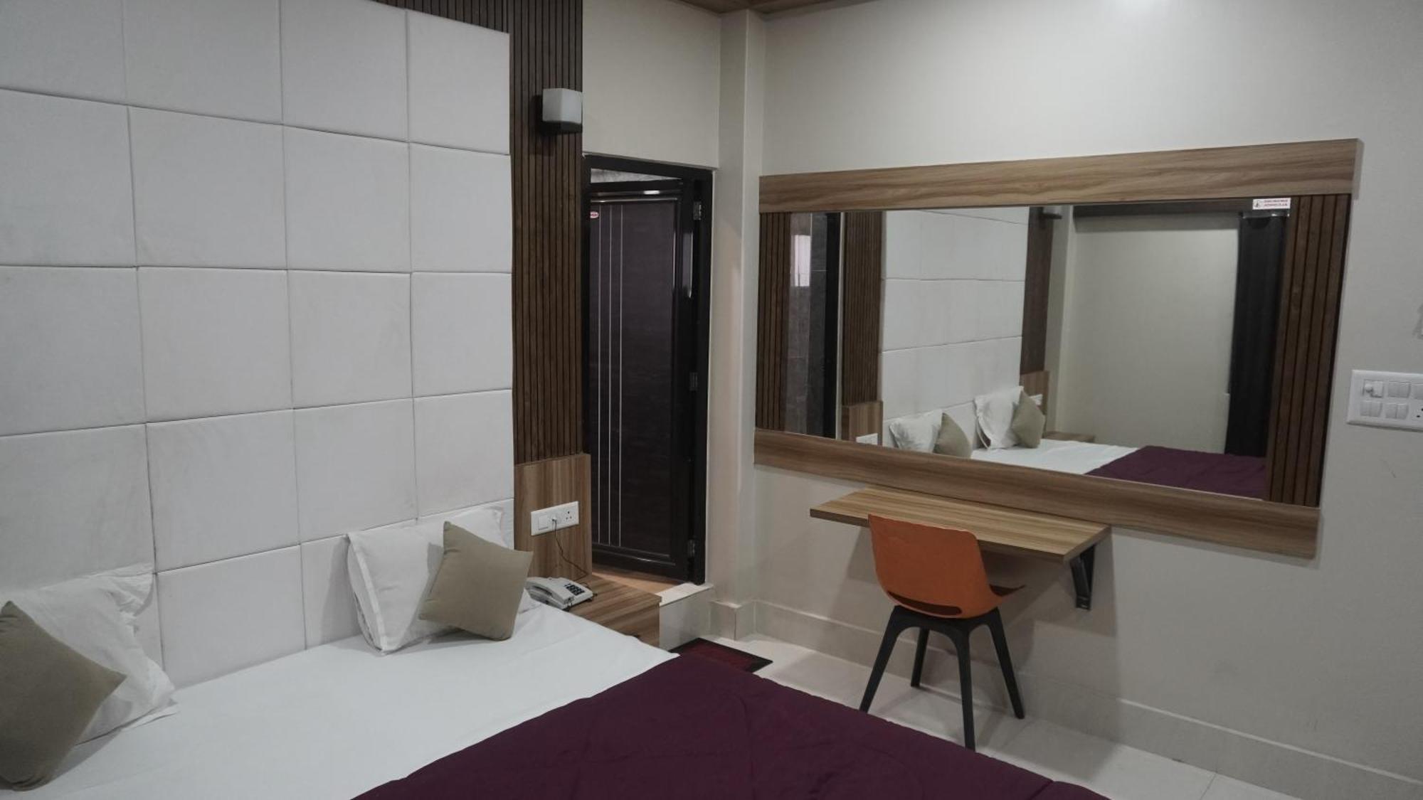 Hotel Himalaya Agartala Buitenkant foto