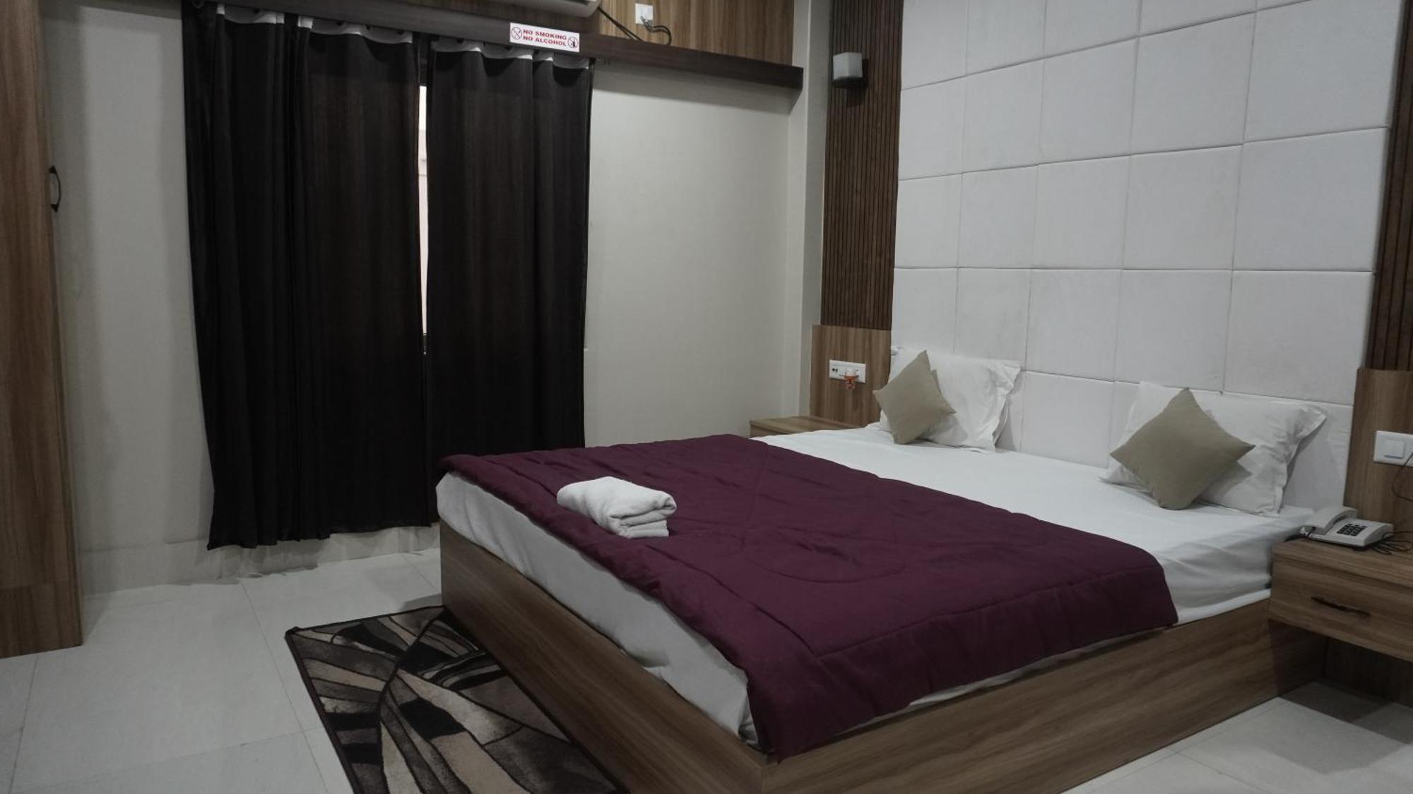 Hotel Himalaya Agartala Buitenkant foto