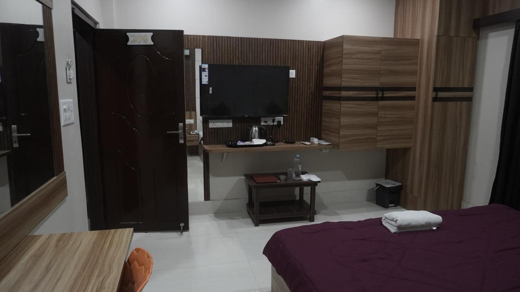 Hotel Himalaya Agartala Buitenkant foto