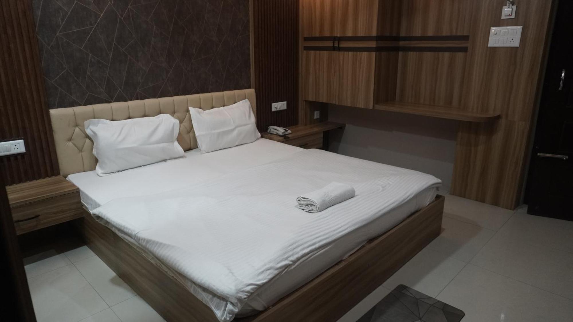 Hotel Himalaya Agartala Buitenkant foto